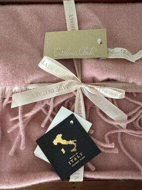 This is a Christina Chiti 100% Cashmere Scarf in pink, featuring Italian craftsm